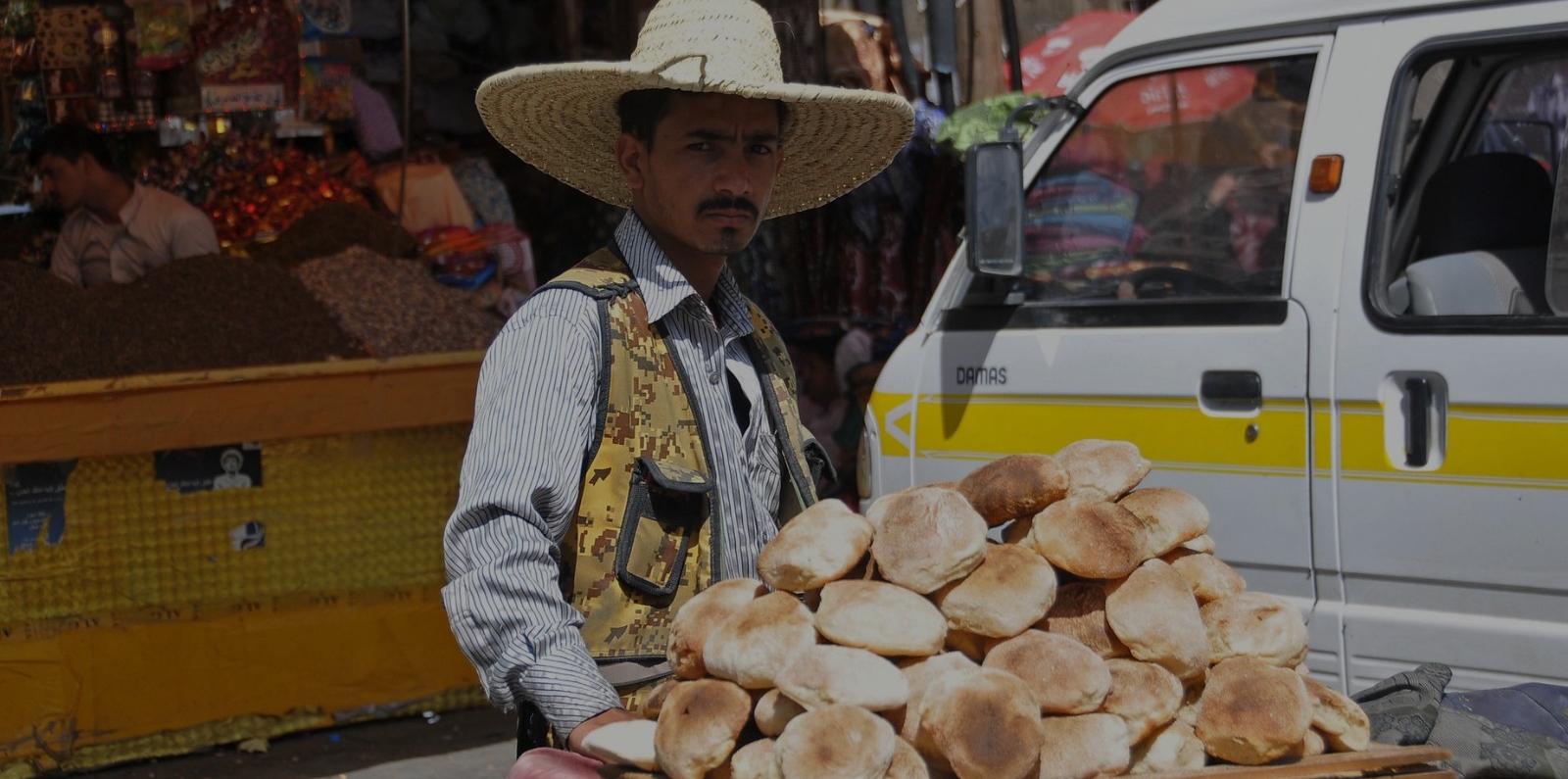 Local man selling traditional bread. Sanaía, Yemen. 