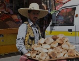 Local man selling traditional bread. Sanaía, Yemen. 